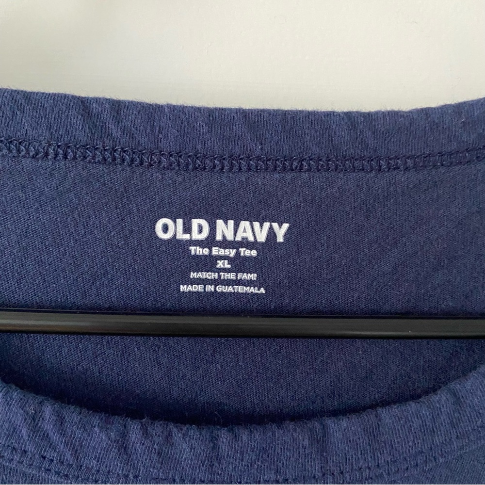 Old Navy Tshirt Size XL - Picture 4 of 7